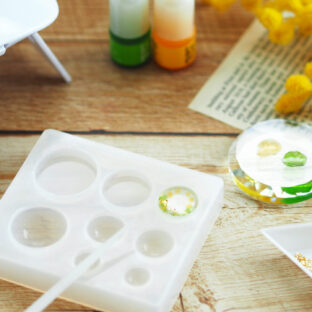 レジンにやすりをかけると白くなる？磨き方のコツや方法をご紹介